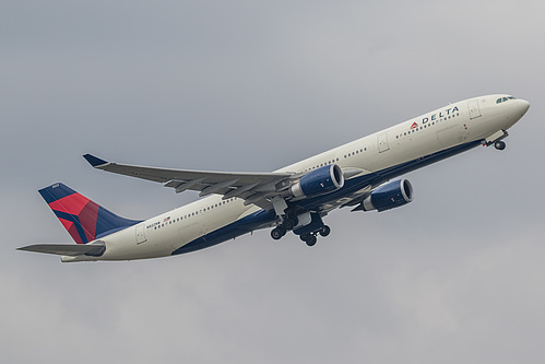 Delta Air Lines Airbus A330-300 N822NW at London Heathrow Airport (EGLL/LHR) Delta Air Lines Airbus A330-300 N822NW at London Heathrow Airport (EGLL/LHR)
