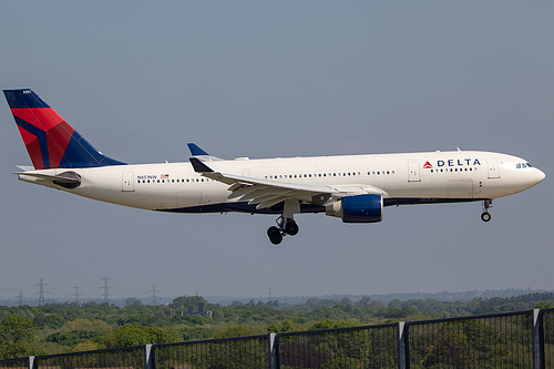 Delta Air Lines Airbus A330-200 N851NW at London Heathrow Airport (EGLL/LHR)