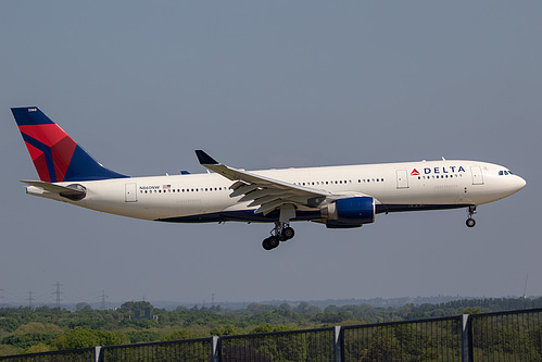 Delta Air Lines Airbus A330-200 N860NW at London Heathrow Airport (EGLL/LHR)