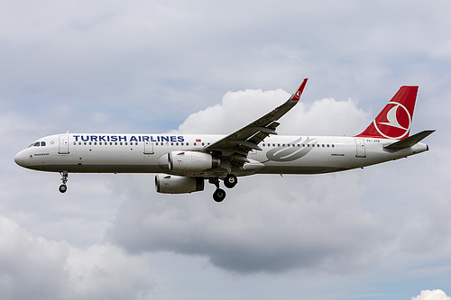 Turkish Airlines Airbus A321-200 TC-JTR at London Heathrow Airport (EGLL/LHR)