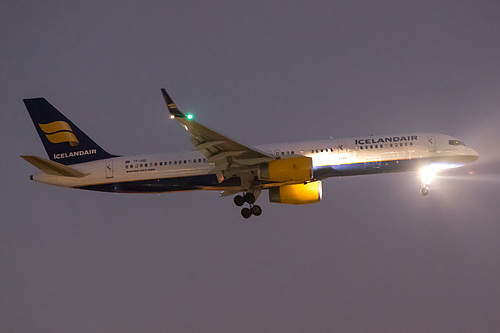 Icelandair Boeing 757-200 TF-ISD at London Heathrow Airport (EGLL/LHR)