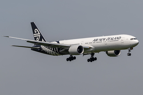 Air New Zealand Boeing 777-300ER ZK-OKR at London Heathrow Airport (EGLL/LHR)