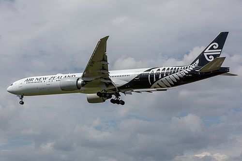 Air New Zealand Boeing 777-300ER ZK-OKS at London Heathrow Airport (EGLL/LHR) Air New Zealand Boeing 777-300ER ZK-OKS at London Heathrow Airport (EGLL/LHR)