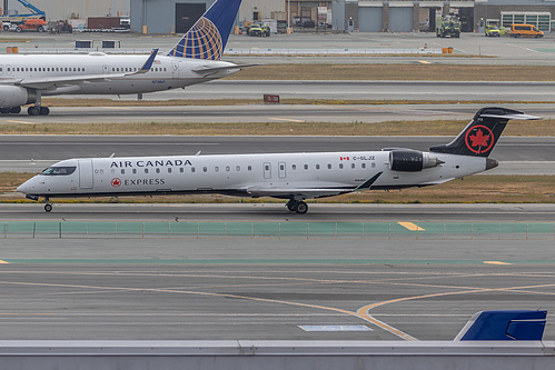 Jazz Canadair CRJ-705 C-GLJZ at San Francisco International Airport (KSFO/SFO)