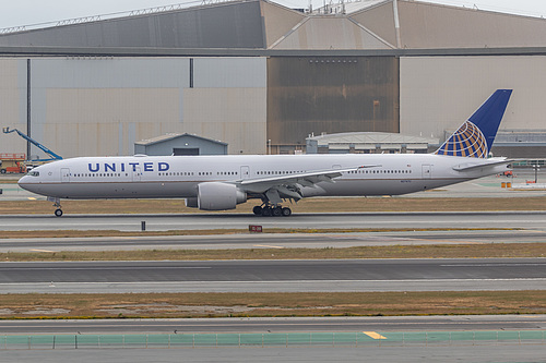 United Airlines Boeing 777-300ER N2747U at San Francisco International Airport (KSFO/SFO) United Airlines Boeing 777-300ER N2747U at San Francisco International Airport (KSFO/SFO)