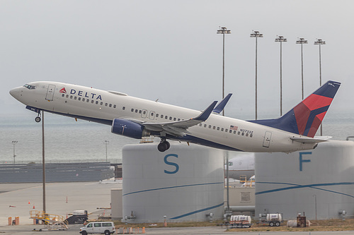 Delta Air Lines Boeing 737-800 N3733Z at San Francisco International Airport (KSFO/SFO) Delta Air Lines Boeing 737-800 N3733Z at San Francisco International Airport (KSFO/SFO)