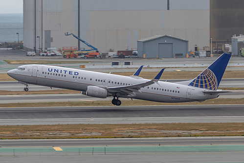 United Airlines Boeing 737-900ER N75433 at San Francisco International Airport (KSFO/SFO)