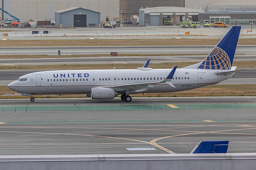 United Airlines Boeing 737-800 N77542 at San Francisco International Airport (KSFO/SFO)