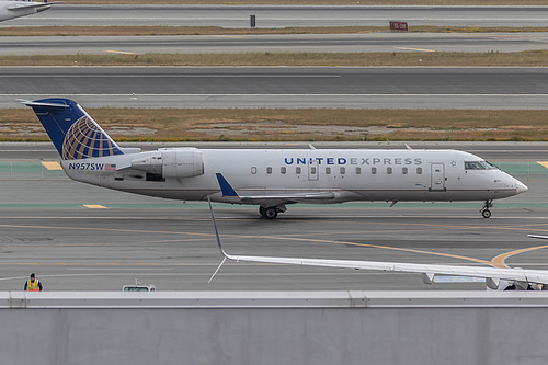 SkyWest Airlines Canadair CRJ-200 N957SW at San Francisco International Airport (KSFO/SFO)