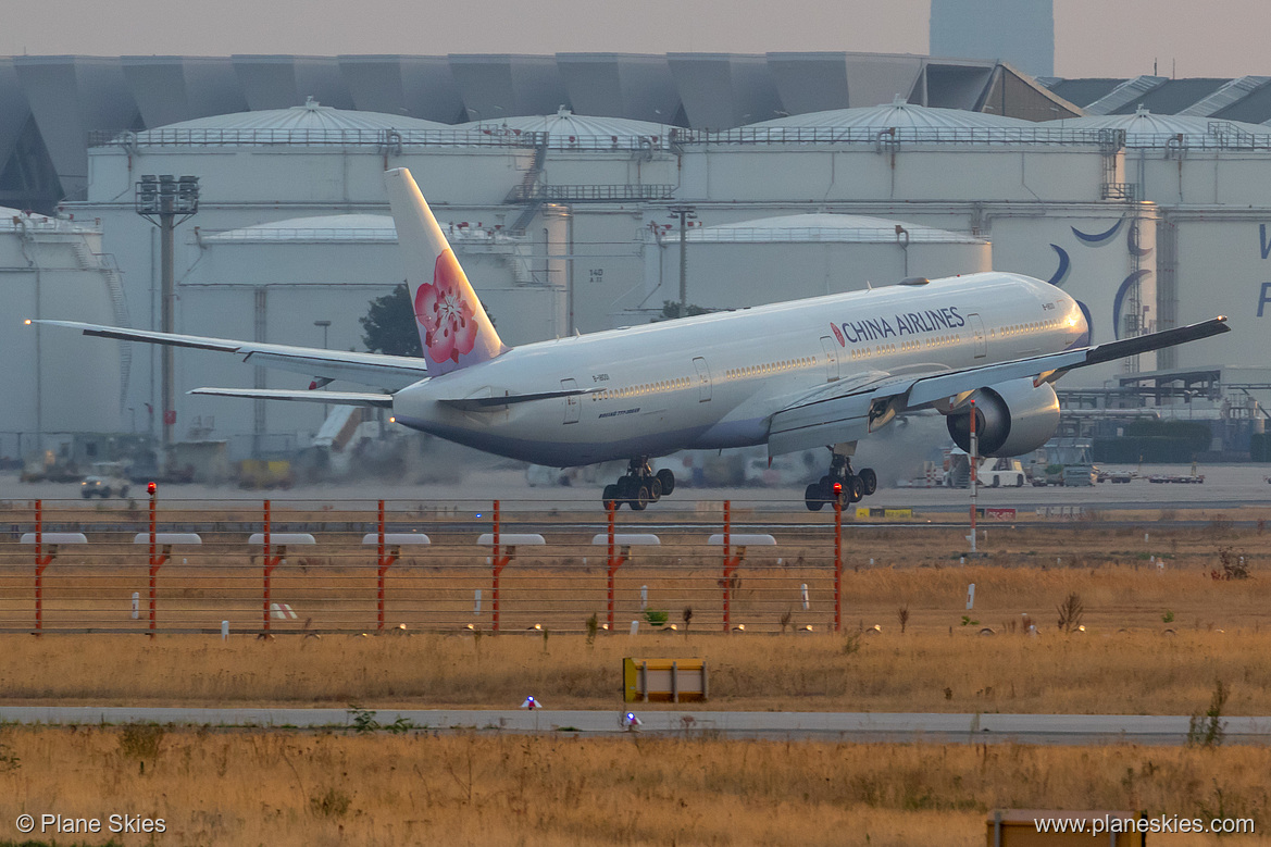 China Airlines Boeing 777-300ER B-18001 at Frankfurt am Main International Airport (EDDF/FRA) China Airlines Boeing 777-300ER B-18001 at Frankfurt am Main International Airport (EDDF/FRA)