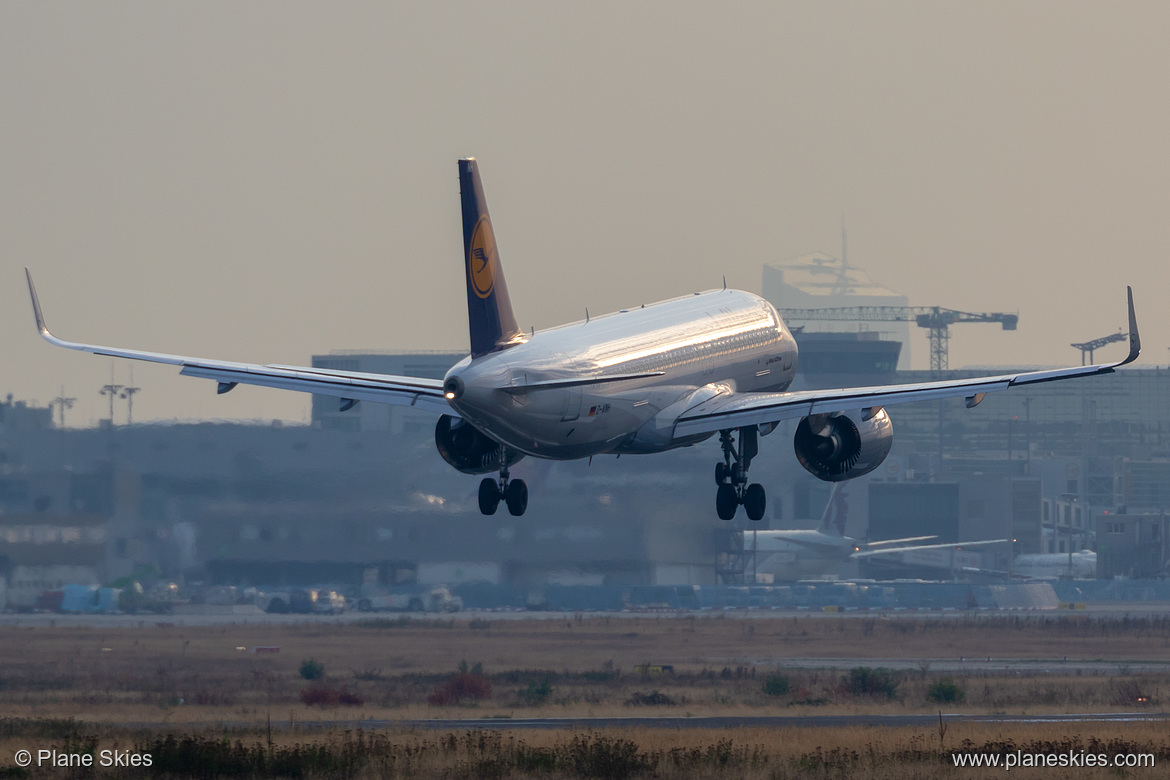 Lufthansa Airbus A320neo D-AINH at Frankfurt am Main International Airport (EDDF/FRA)