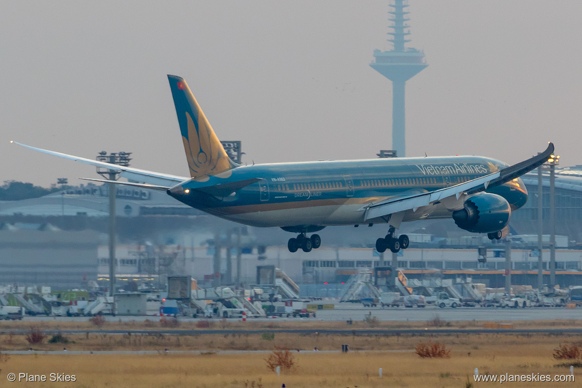 Vietnam Airlines Boeing 787-9 VN-A862 at Frankfurt am Main International Airport (EDDF/FRA) Vietnam Airlines Boeing 787-9 VN-A862 at Frankfurt am Main International Airport (EDDF/FRA)