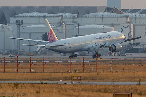 China Airlines Boeing 777-300ER B-18001 at Frankfurt am Main International Airport (EDDF/FRA) China Airlines Boeing 777-300ER B-18001 at Frankfurt am Main International Airport (EDDF/FRA)