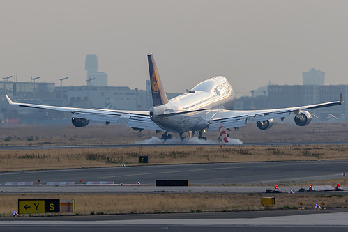 Lufthansa Boeing 747-400 D-ABVZ at Frankfurt am Main International Airport (EDDF/FRA)