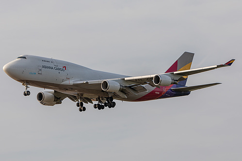 Asiana Airlines Boeing 747-400 HL7421 at Frankfurt am Main International Airport (EDDF/FRA) Asiana Airlines Boeing 747-400 HL7421 at Frankfurt am Main International Airport (EDDF/FRA)