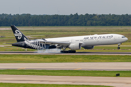 Air New Zealand Boeing 777-300ER ZK-OKN at George Bush Intercontinental Houston Airport (KIAH/IAH)