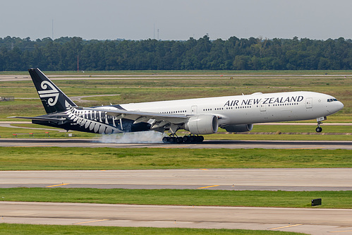 Air New Zealand Boeing 777-300ER ZK-OKN at George Bush Intercontinental Houston Airport (KIAH/IAH) Air New Zealand Boeing 777-300ER ZK-OKN at George Bush Intercontinental Houston Airport (KIAH/IAH)