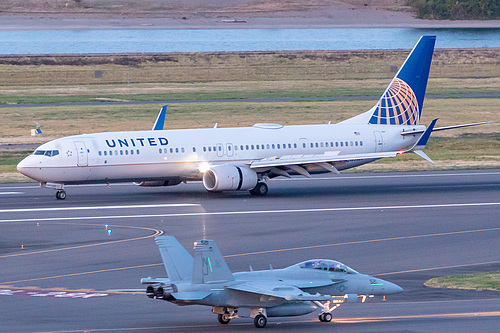 United Airlines Boeing 737-900ER N62889 at Portland International Airport (KPDX/PDX) United Airlines Boeing 737-900ER N62889 at Portland International Airport (KPDX/PDX)