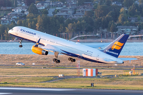 Icelandair Boeing 757-200 TF-FIV at Portland International Airport (KPDX/PDX)