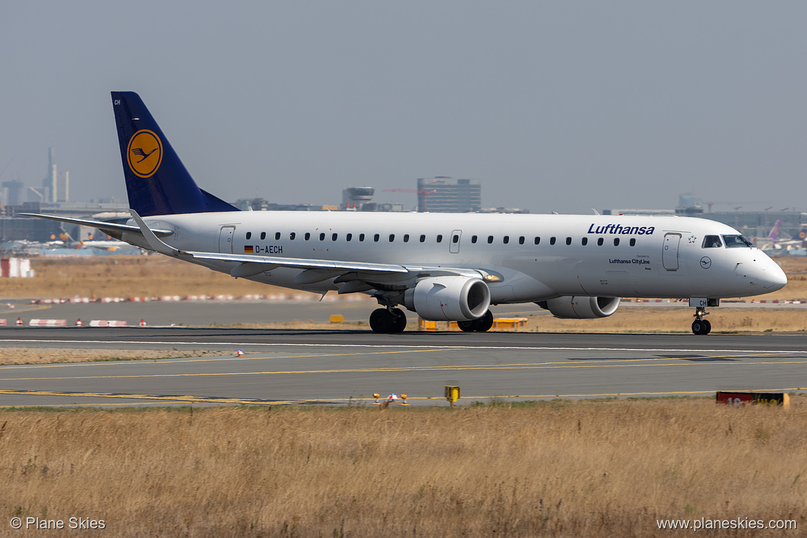 Lufthansa CityLine Embraer ERJ-190 D-AECH at Frankfurt am Main International Airport (EDDF/FRA) Lufthansa CityLine Embraer ERJ-190 D-AECH at Frankfurt am Main International Airport (EDDF/FRA)