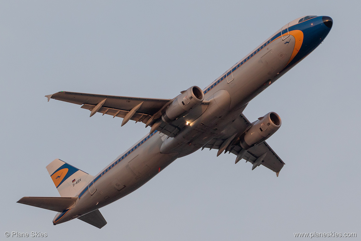 Lufthansa Airbus A321-200 D-AIDV at Frankfurt am Main International Airport (EDDF/FRA)