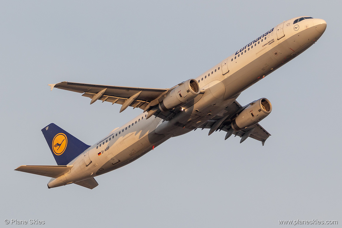 Lufthansa Airbus A321-200 D-AISF at Frankfurt am Main International Airport (EDDF/FRA)