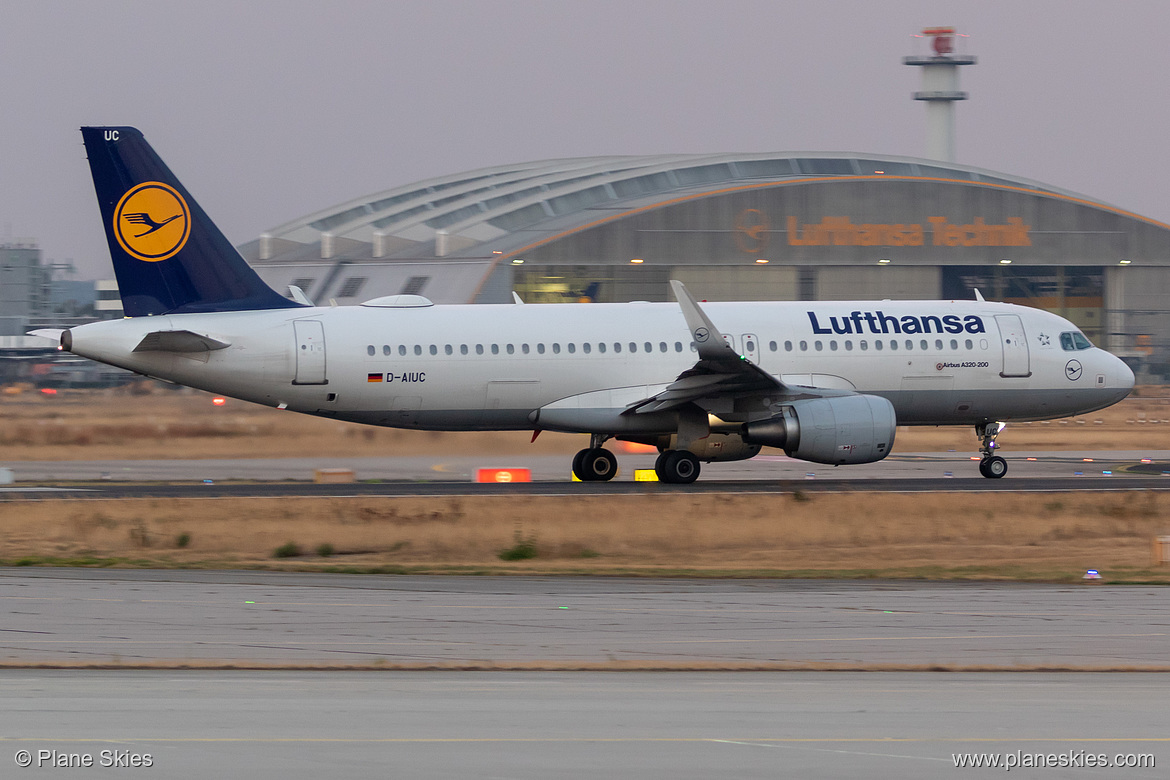 Lufthansa Airbus A320-200 D-AIUC at Frankfurt am Main International Airport (EDDF/FRA)