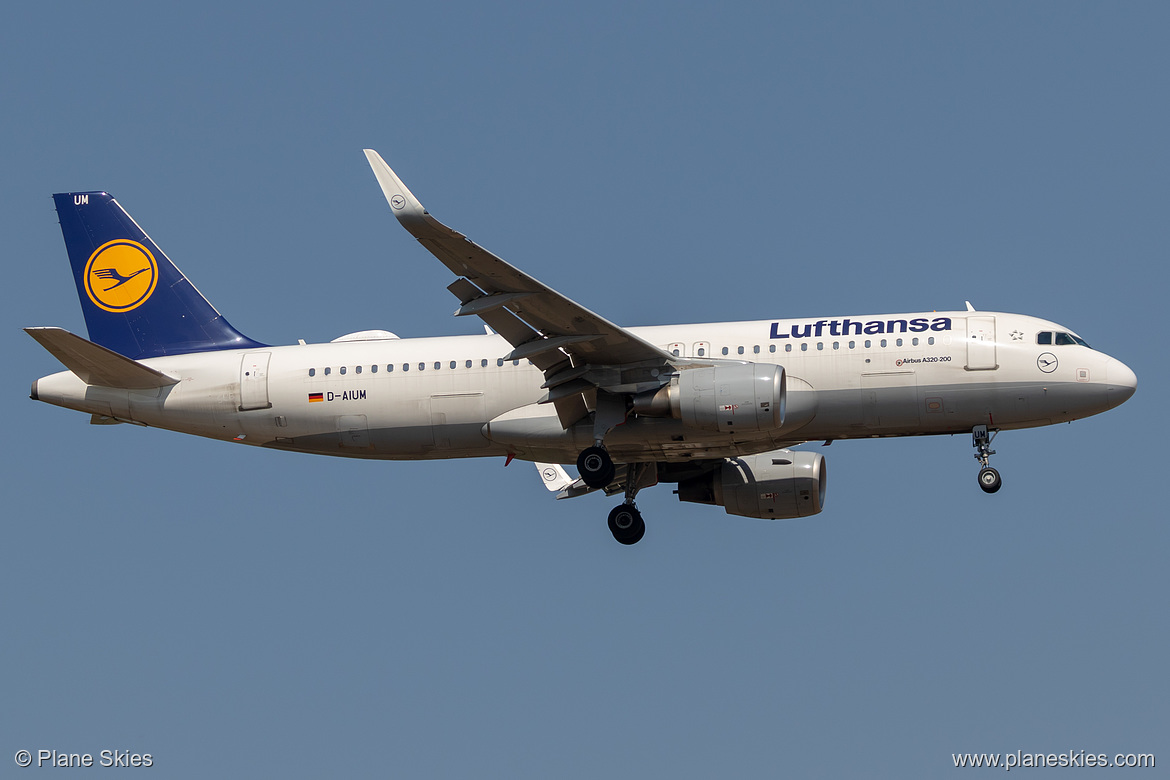 Lufthansa Airbus A320-200 D-AIUM at Frankfurt am Main International Airport (EDDF/FRA)