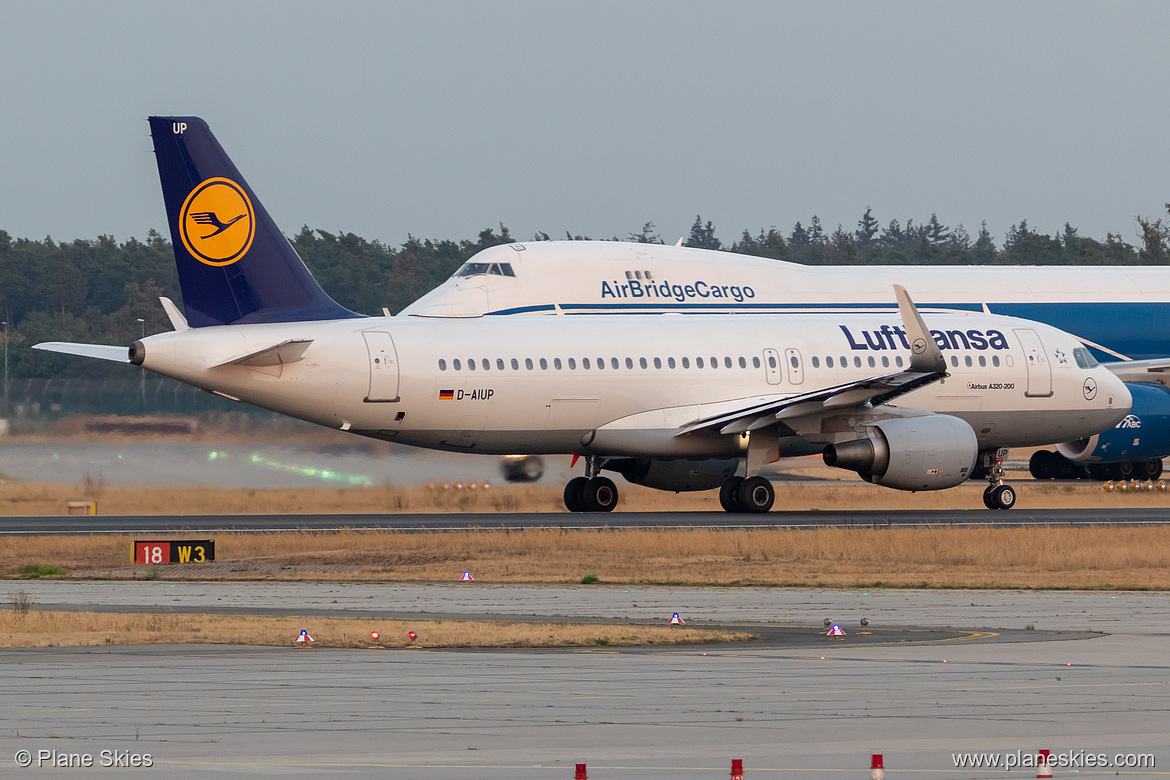 Lufthansa Airbus A320-200 D-AIUP at Frankfurt am Main International Airport (EDDF/FRA)