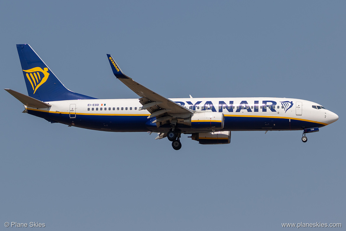 Ryanair Boeing 737-800 EI-EGD at Frankfurt am Main International Airport (EDDF/FRA) Ryanair Boeing 737-800 EI-EGD at Frankfurt am Main International Airport (EDDF/FRA)