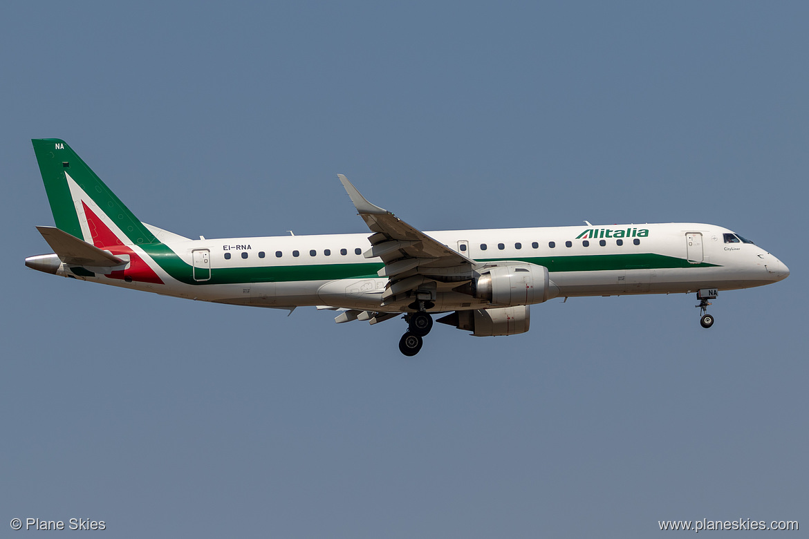 Alitalia CityLiner Embraer ERJ-190 EI-RNA at Frankfurt am Main International Airport (EDDF/FRA) Alitalia CityLiner Embraer ERJ-190 EI-RNA at Frankfurt am Main International Airport (EDDF/FRA)