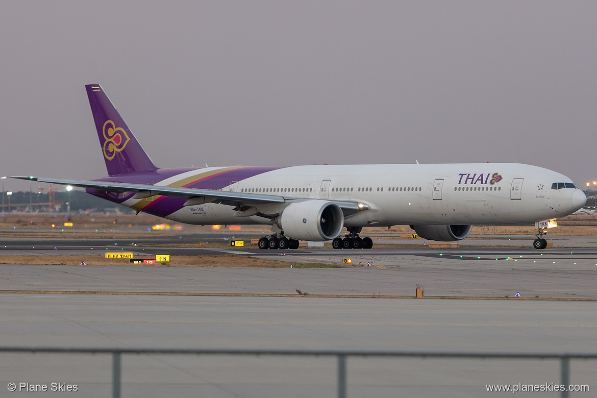 Thai Airways Boeing 777-300ER HS-TKK at Frankfurt am Main International Airport (EDDF/FRA) Thai Airways Boeing 777-300ER HS-TKK at Frankfurt am Main International Airport (EDDF/FRA)