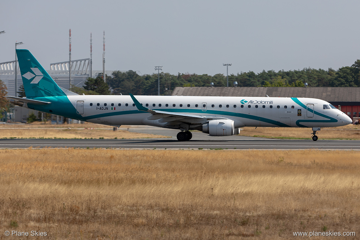 Air Dolomiti Embraer ERJ-195 I-ADJN at Frankfurt am Main International Airport (EDDF/FRA) Air Dolomiti Embraer ERJ-195 I-ADJN at Frankfurt am Main International Airport (EDDF/FRA)