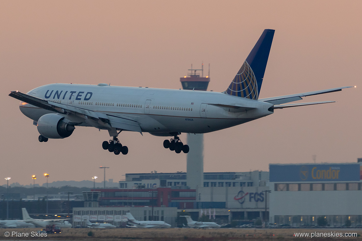 United Airlines Boeing 777-200ER N784UA at Frankfurt am Main International Airport (EDDF/FRA) United Airlines Boeing 777-200ER N784UA at Frankfurt am Main International Airport (EDDF/FRA)