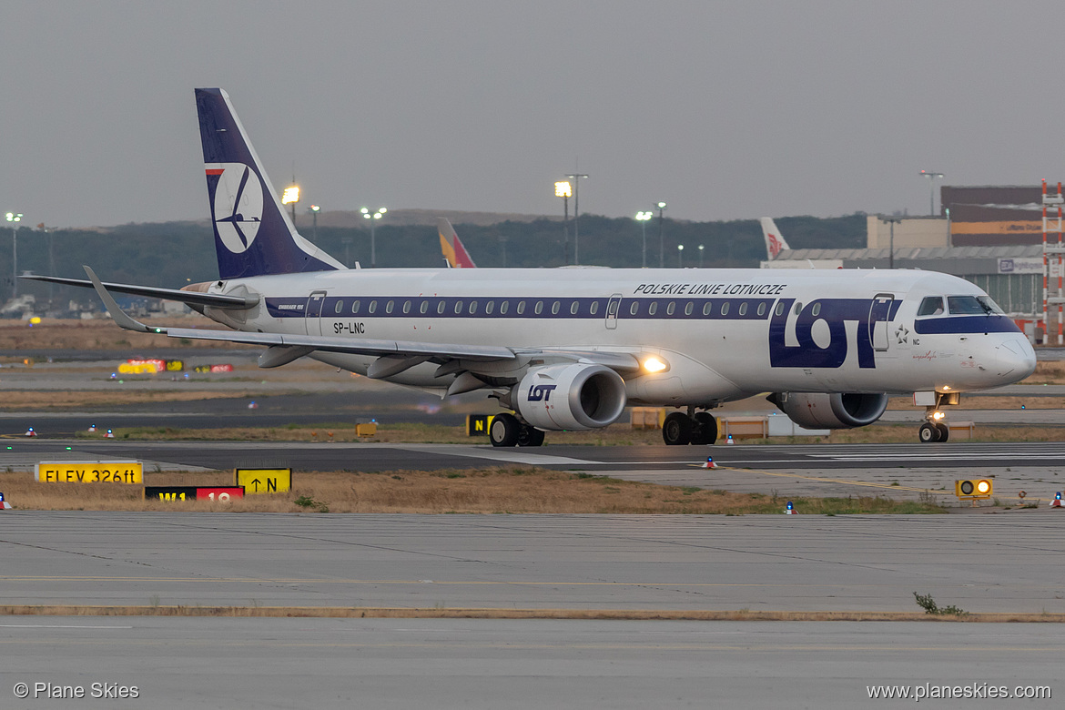 LOT Polish Airlines Embraer ERJ-195 SP-LNC at Frankfurt am Main International Airport (EDDF/FRA)