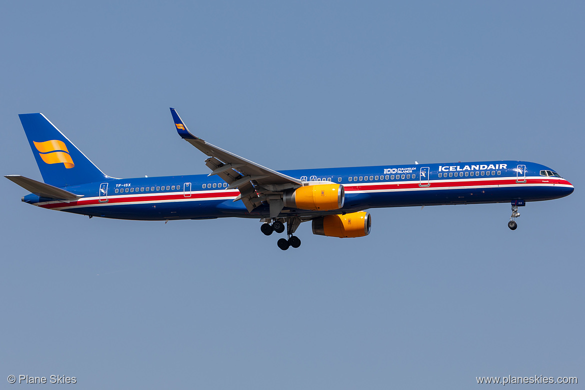 Icelandair Boeing 757-300 TF-ISX at Frankfurt am Main International Airport (EDDF/FRA) Icelandair Boeing 757-300 TF-ISX at Frankfurt am Main International Airport (EDDF/FRA)