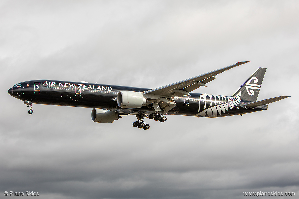 Air New Zealand Boeing 777-300ER ZK-OKQ at London Heathrow Airport (EGLL/LHR)