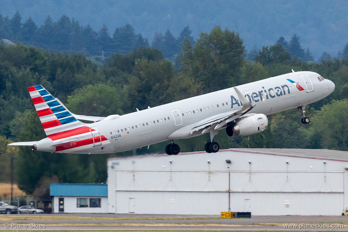 American Airlines Airbus A321-200 N142AN at Portland International Airport (KPDX/PDX) American Airlines Airbus A321-200 N142AN at Portland International Airport (KPDX/PDX)