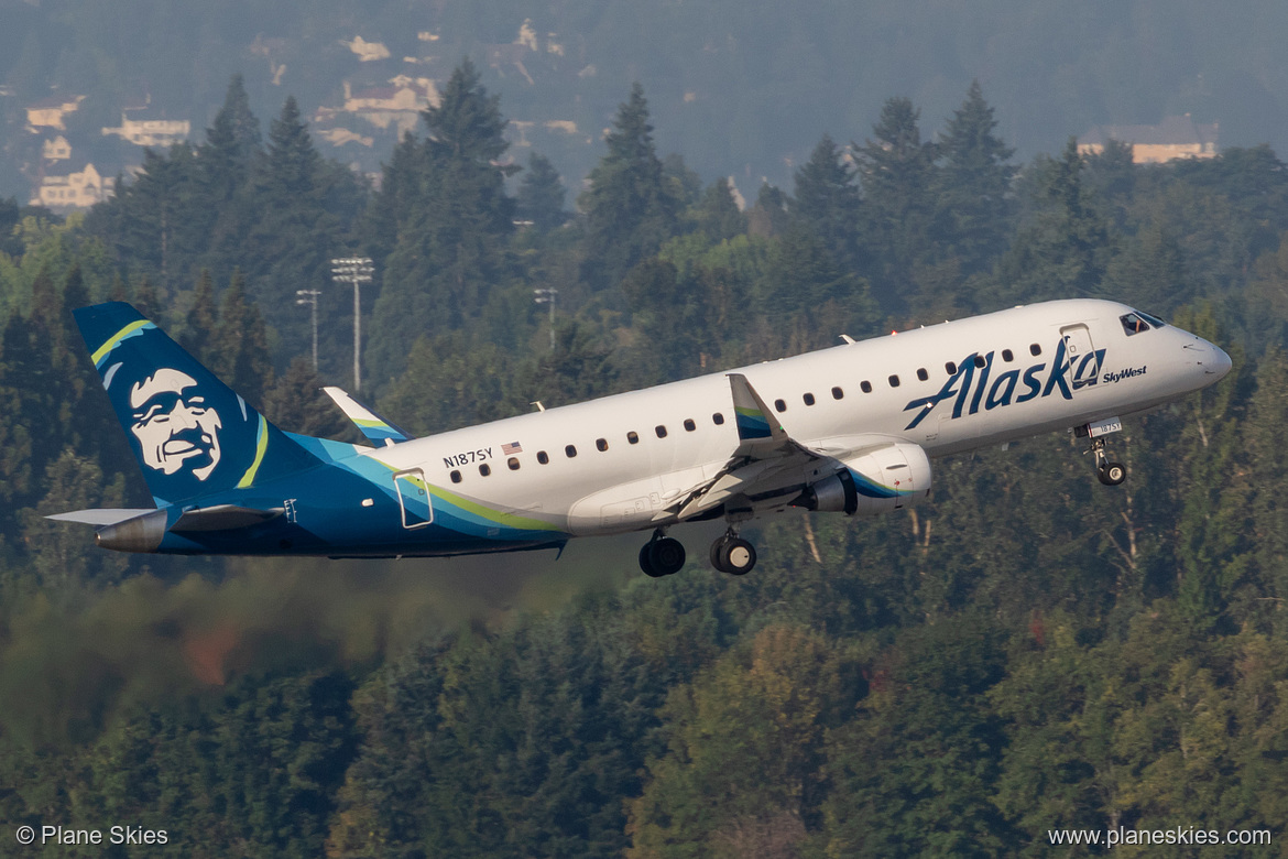 SkyWest Airlines Embraer ERJ-175 N187SY at Portland International Airport (KPDX/PDX)