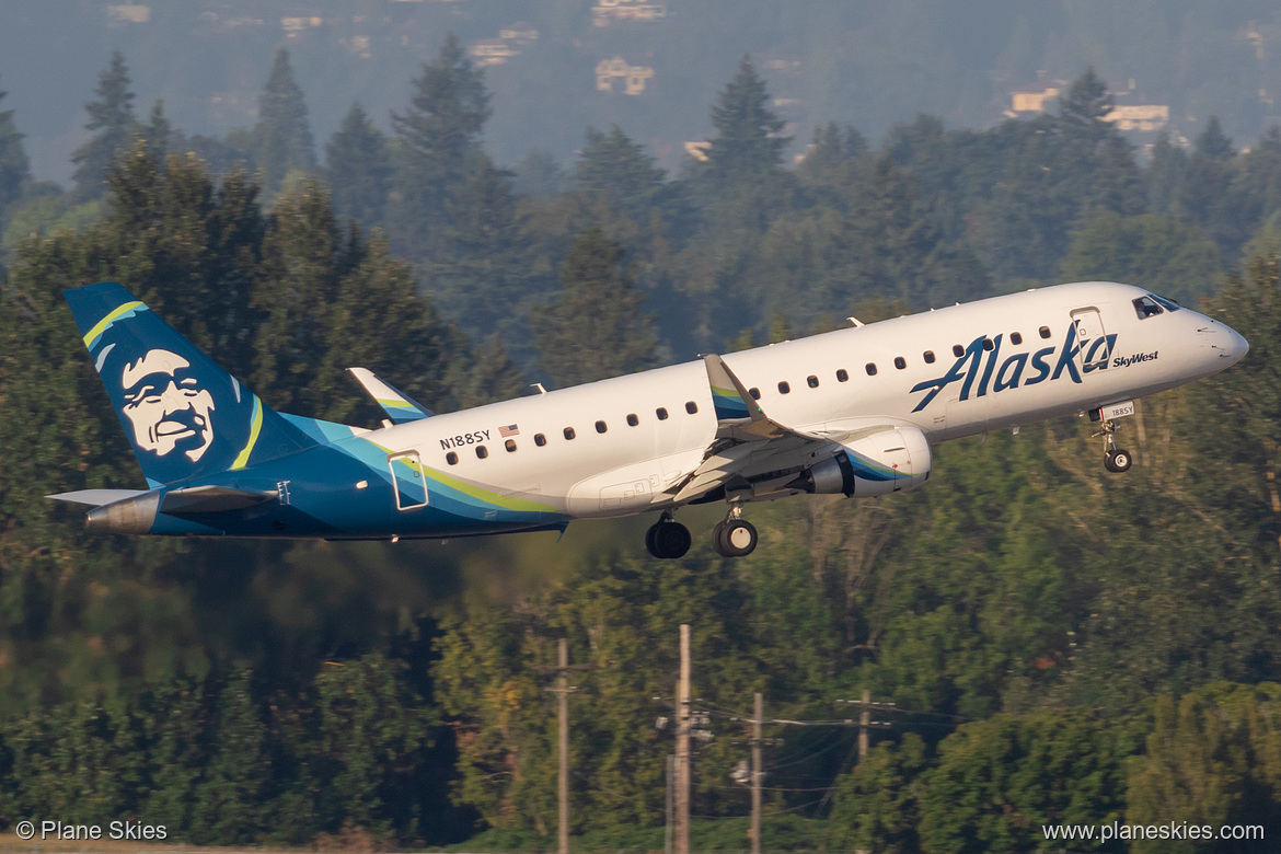 SkyWest Airlines Embraer ERJ-175 N188SY at Portland International Airport (KPDX/PDX)