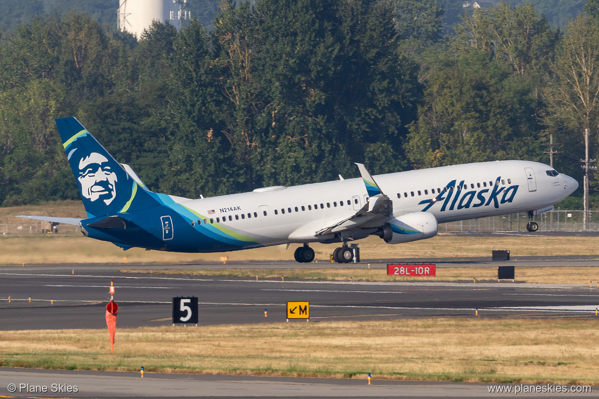 Alaska Airlines Boeing 737-900ER N214AK at Portland International Airport (KPDX/PDX) Alaska Airlines Boeing 737-900ER N214AK at Portland International Airport (KPDX/PDX)
