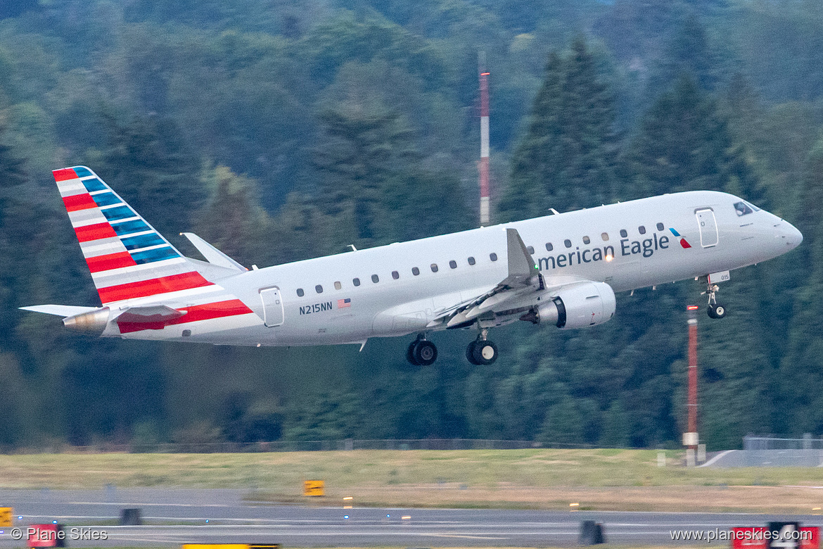 Compass Airlines Embraer ERJ-175 N215NN at Portland International Airport (KPDX/PDX)