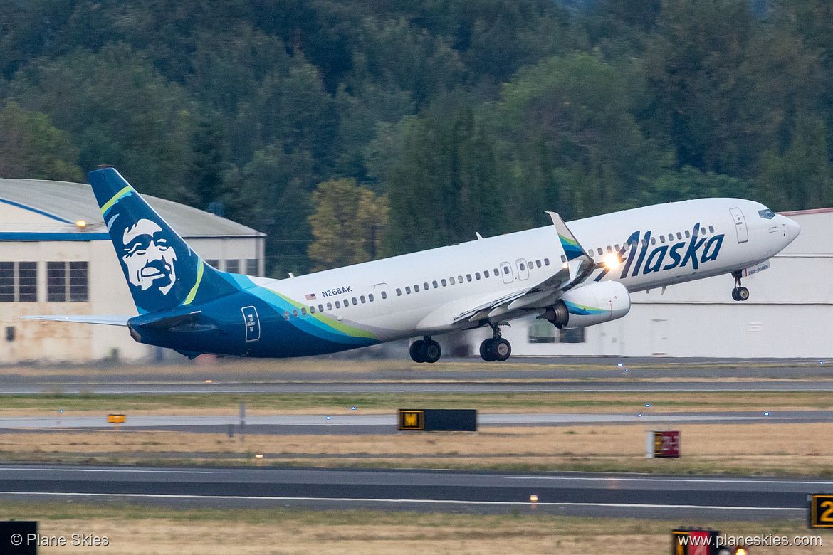 Alaska Airlines Boeing 737-900ER N268AK at Portland International Airport (KPDX/PDX) Alaska Airlines Boeing 737-900ER N268AK at Portland International Airport (KPDX/PDX)