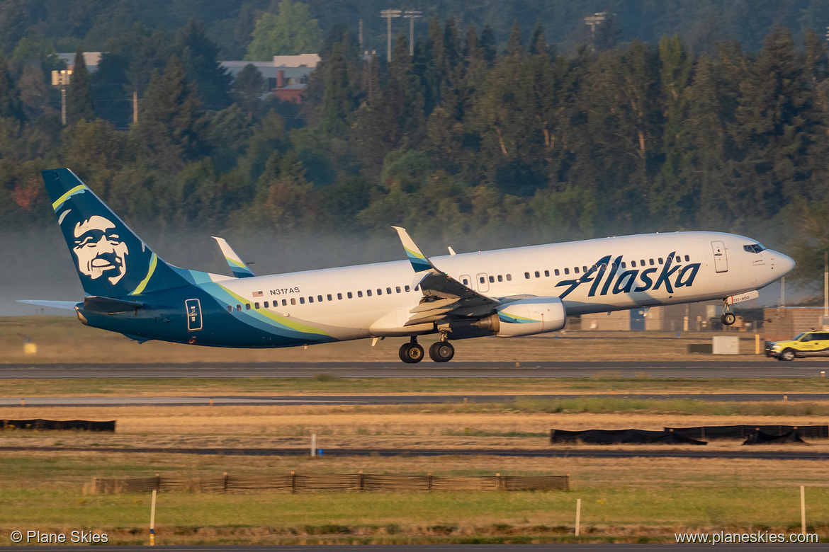 Alaska Airlines Boeing 737-900 N317AS at Portland International Airport (KPDX/PDX)