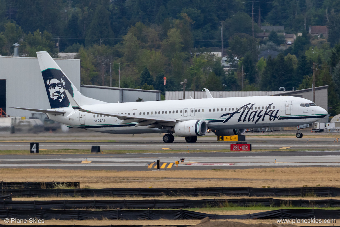 Alaska Airlines Boeing 737-900ER N402AS at Portland International Airport (KPDX/PDX)