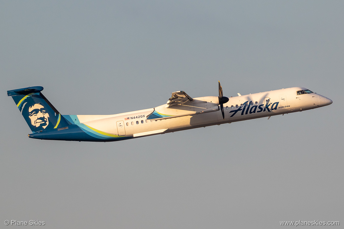 Horizon Air DHC Dash-8-400 N442QX at Portland International Airport (KPDX/PDX) Horizon Air DHC Dash-8-400 N442QX at Portland International Airport (KPDX/PDX)