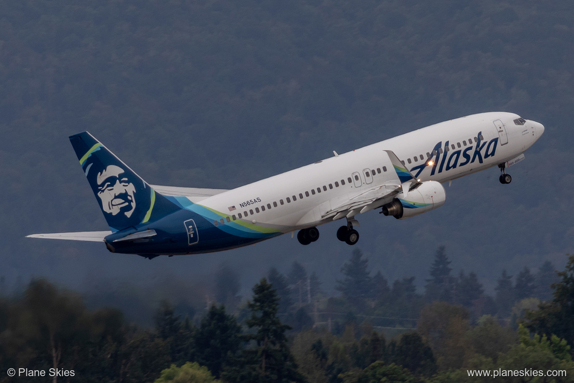 Alaska Airlines Boeing 737-800 N565AS at Portland International Airport (KPDX/PDX)