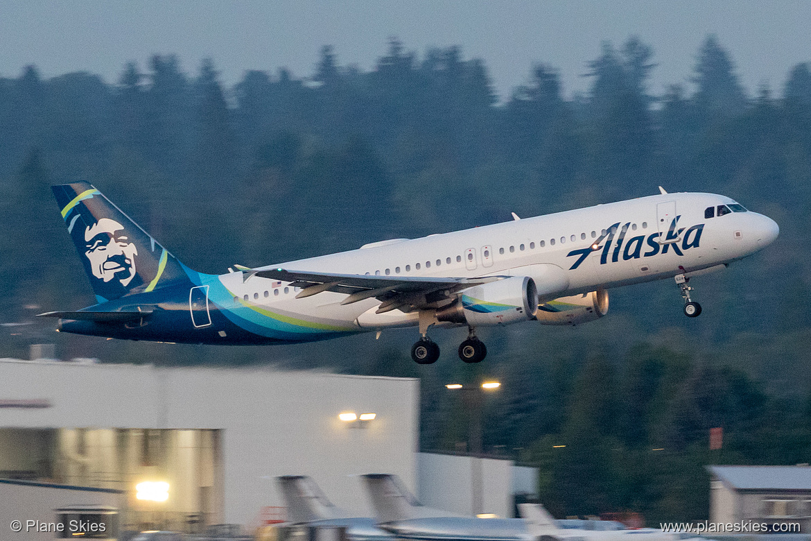 Alaska Airlines Airbus A320-200 N624VA at Portland International Airport (KPDX/PDX)