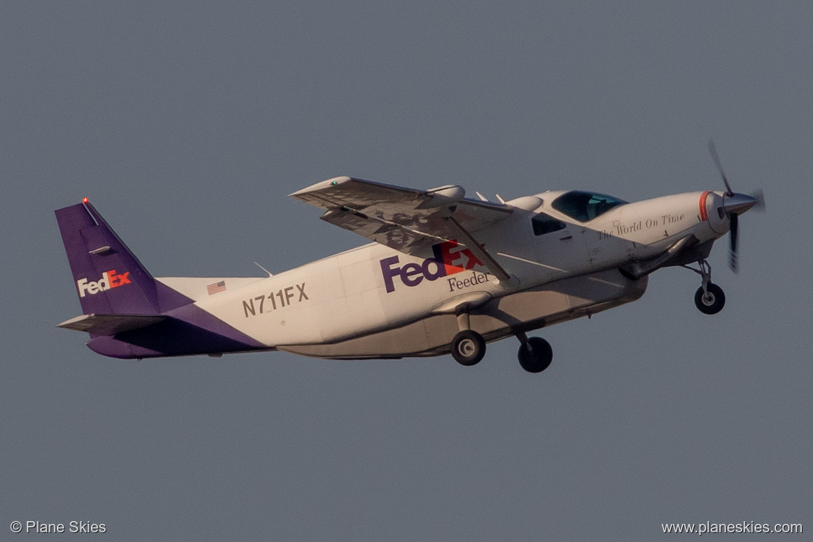 FedEx Cessna 208B Super Cargomaster N711FX at Portland International Airport (KPDX/PDX) FedEx Cessna 208B Super Cargomaster N711FX at Portland International Airport (KPDX/PDX)