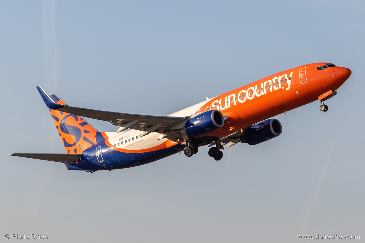 Sun Country Airlines Boeing 737-800 N832SY at Portland International Airport (KPDX/PDX)